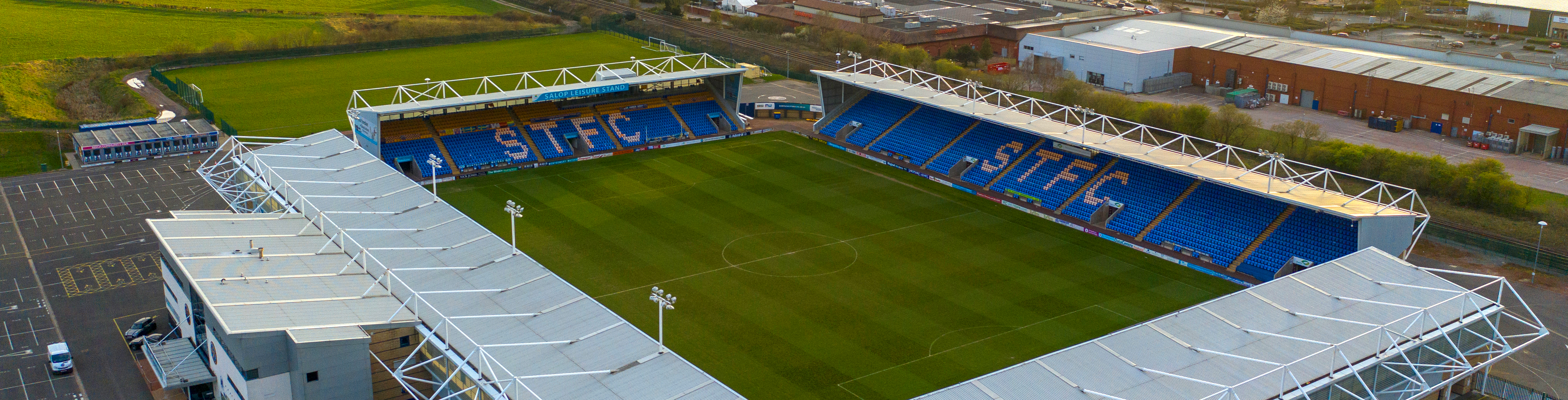 Bicchiere In Vetro Shrewsbury Town Football Club: Capacità 290 Ml, Fondo Pesante Con Stemma Smaltato, Regalo Per Tifosi